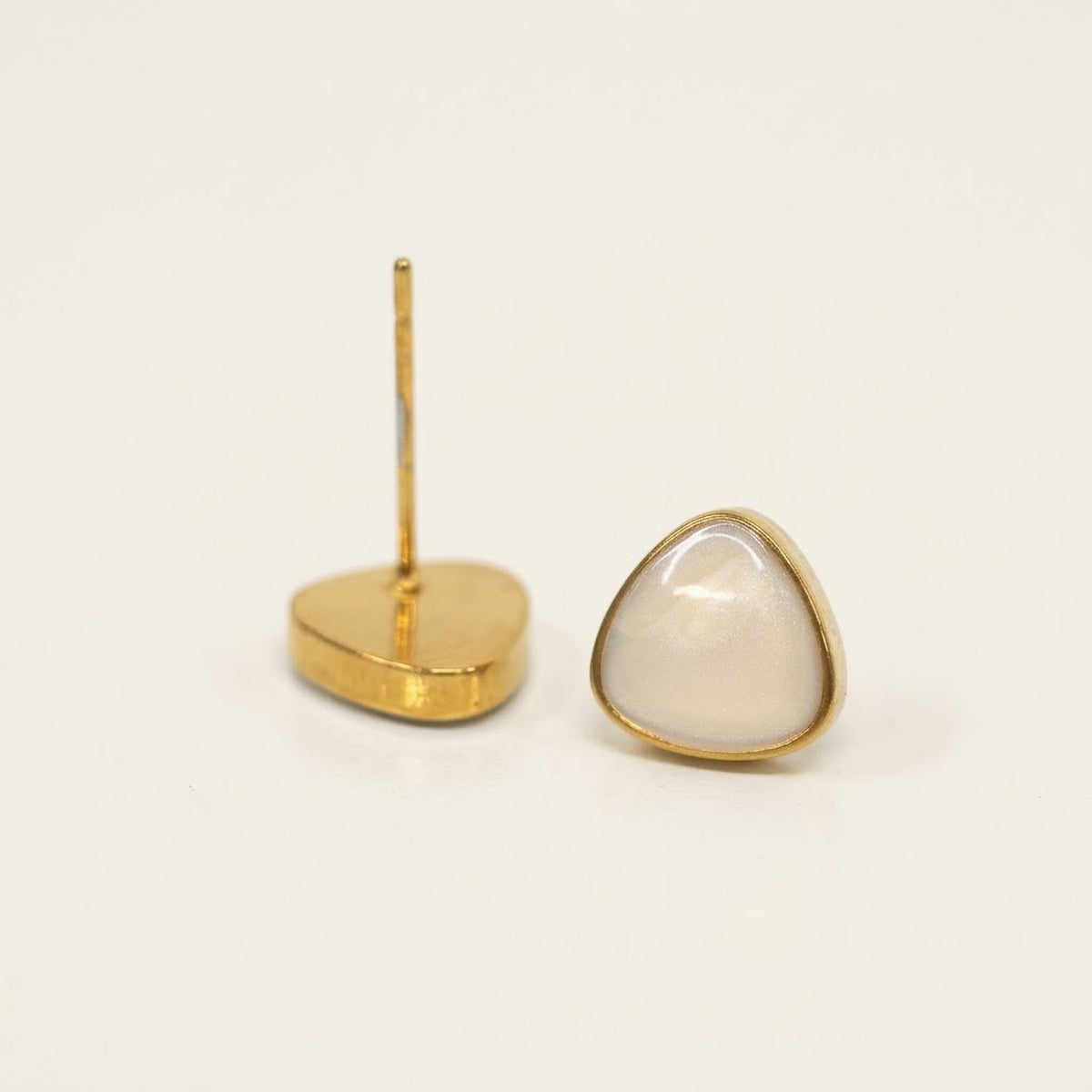 ミニ トライアングル ピアス